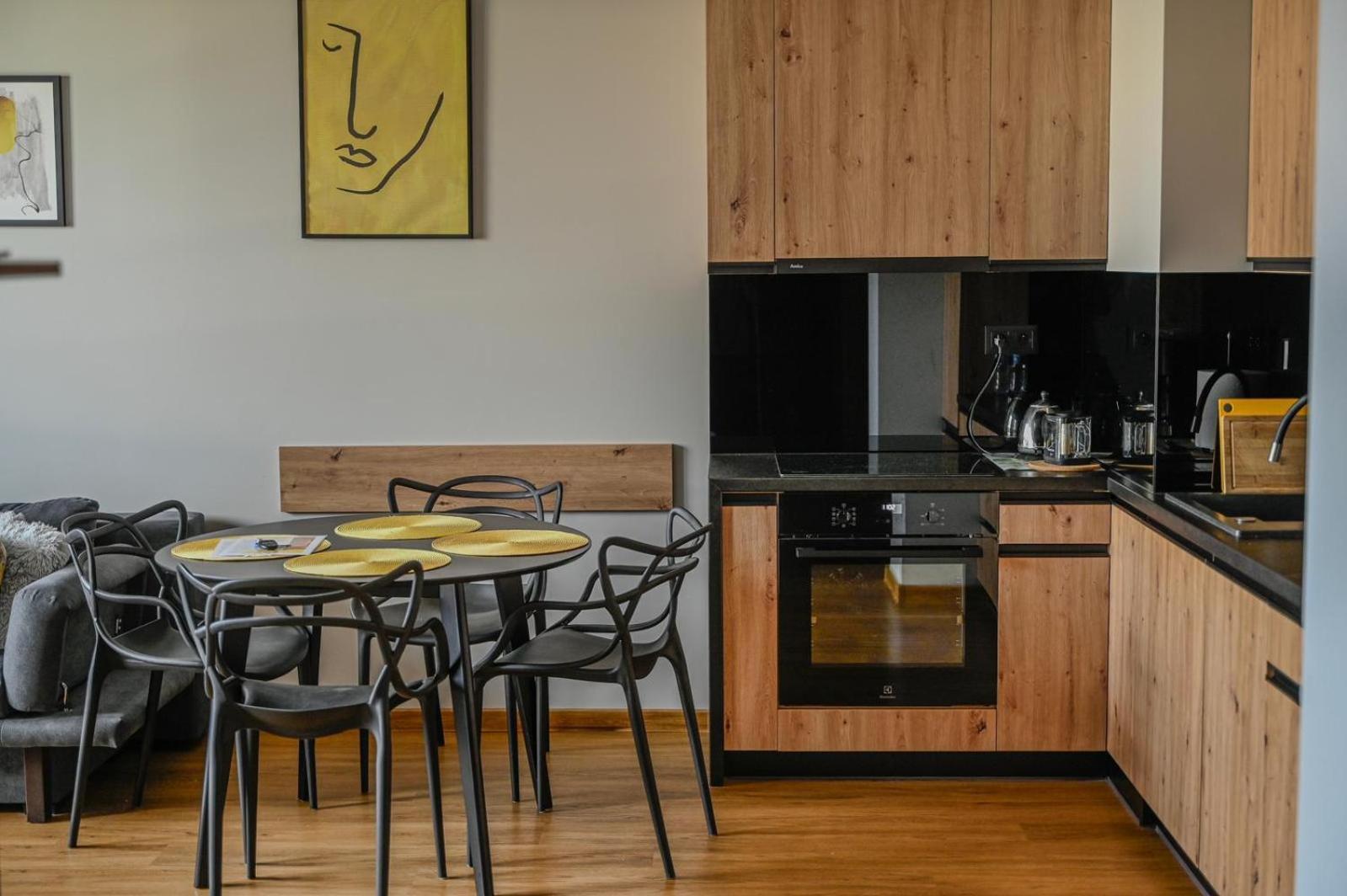 Apartament No82 Yellow Holiday Home زاتور المظهر الخارجي الصورة